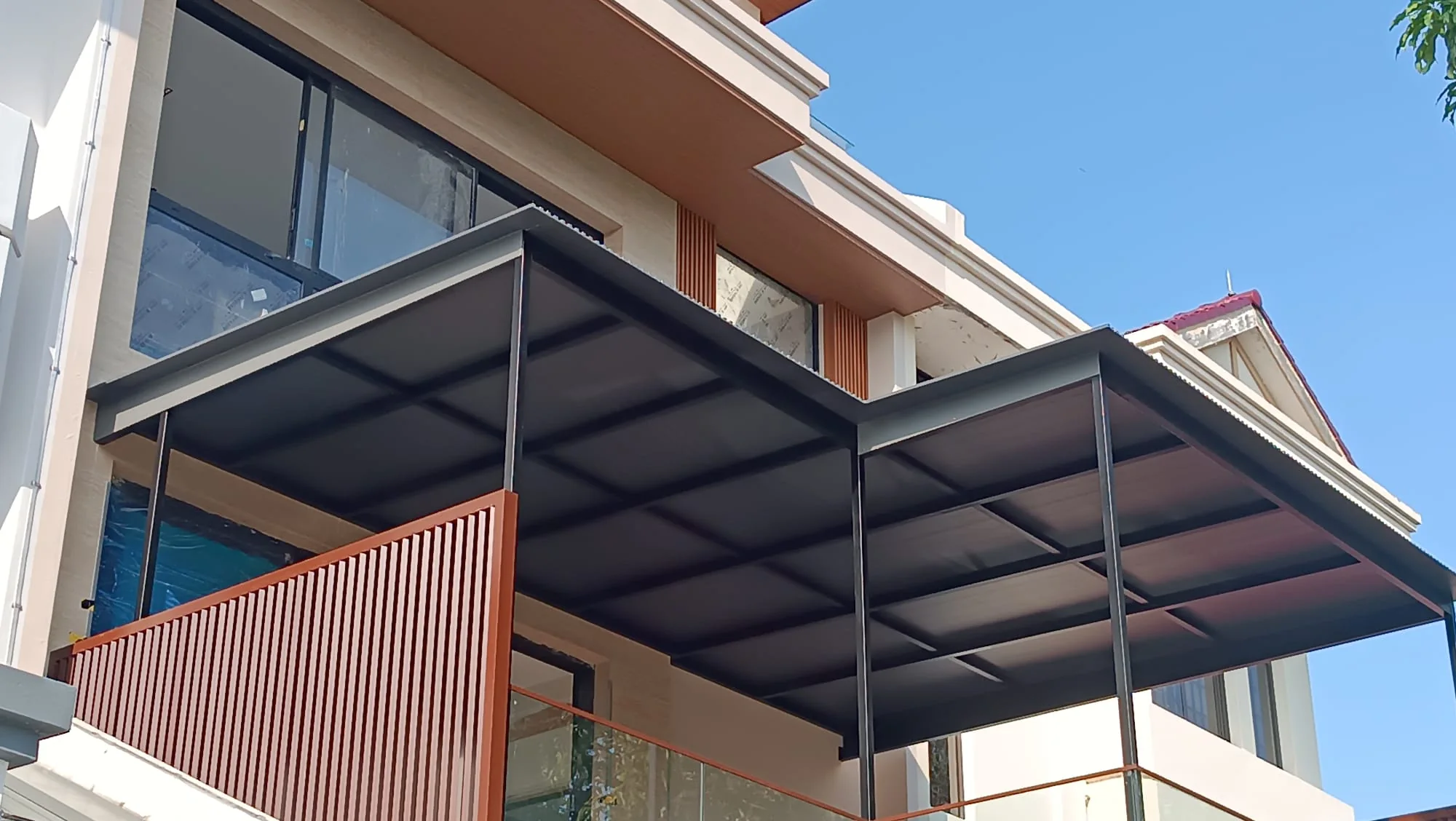 Fluted aluminium roof canopy over a balcony, landed house Singapore